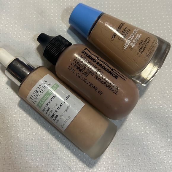 Lot of 3 Bottles of Foundation MAC 50ml Covergirl 30ml Physicians Formula 30ml - Picture 2 of 2